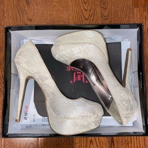 JUST FAB LACE FLORAL PRINT HEELS